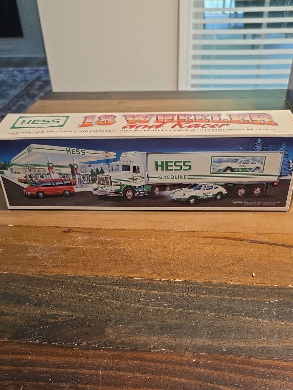 HESS 18 Wheeler Gift Set - White and Green